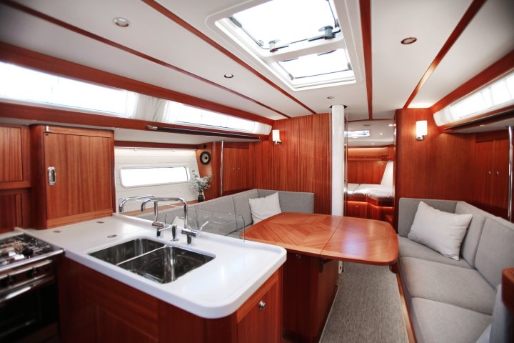 Linjett 39 Saloon Details